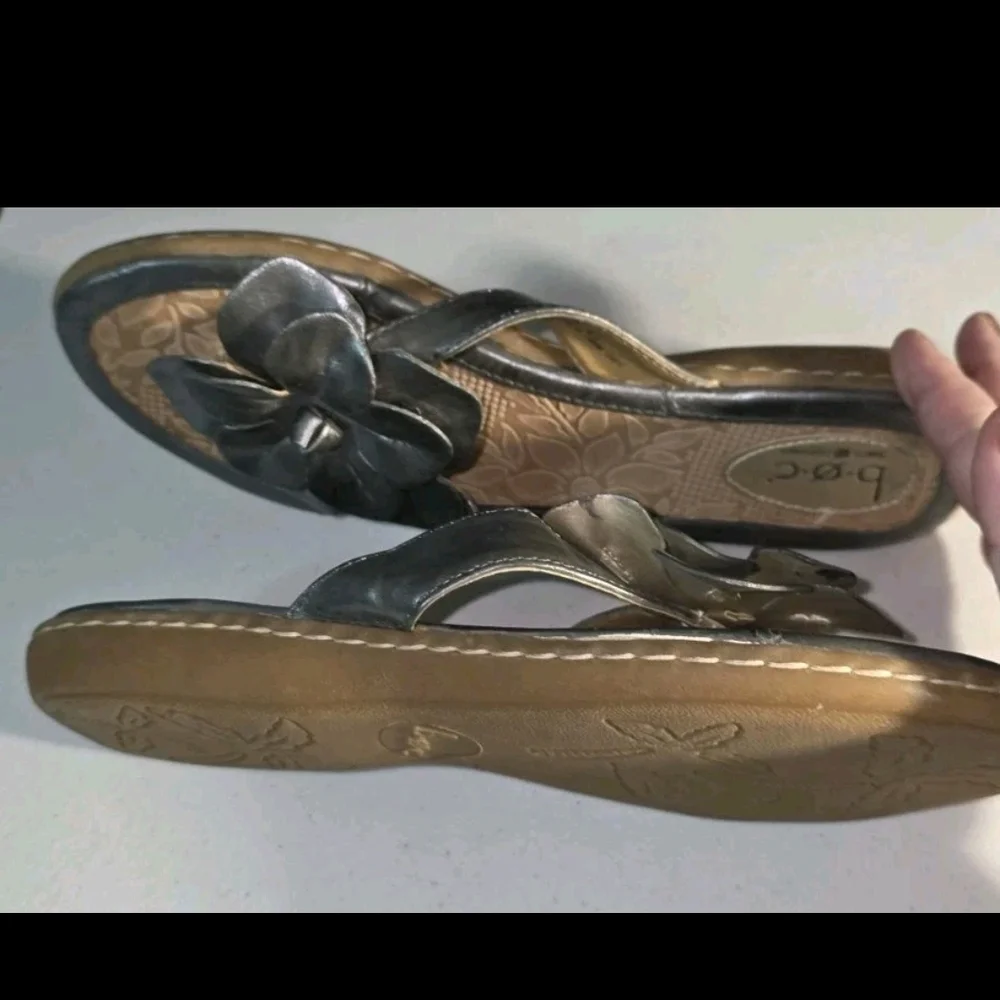b.o.c. Silver Leather Flower Thong Sandals